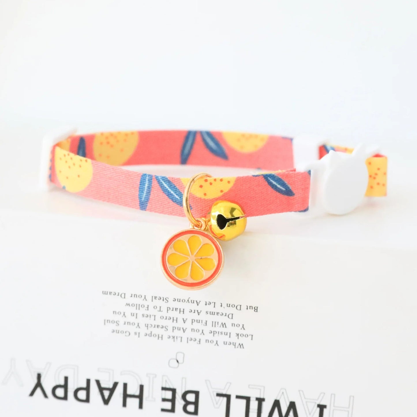 Cartoon pet collar for dogs and cats, designed for comfort and style with easy-to-adjust features. use cat collar, stylish