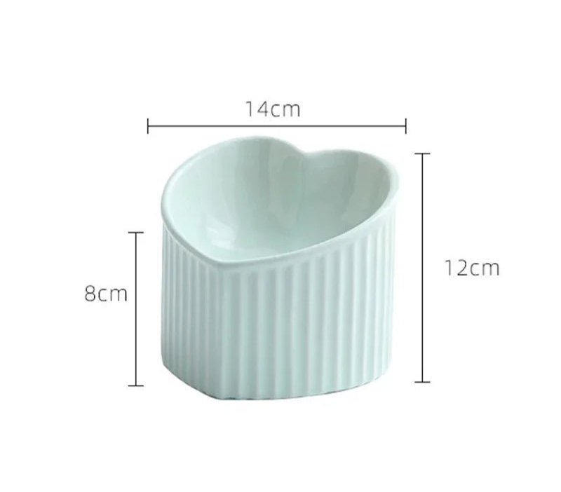 Raised bowl for cats and dogs in the shape of a heart