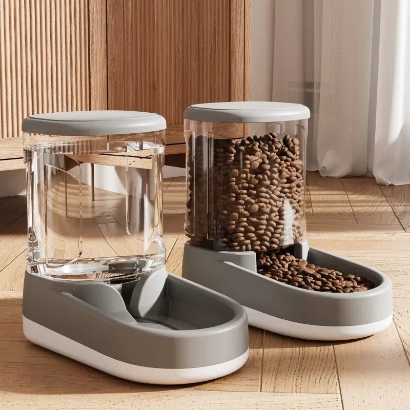 3.8 L large capacity water and food bowl for cats and dogs.